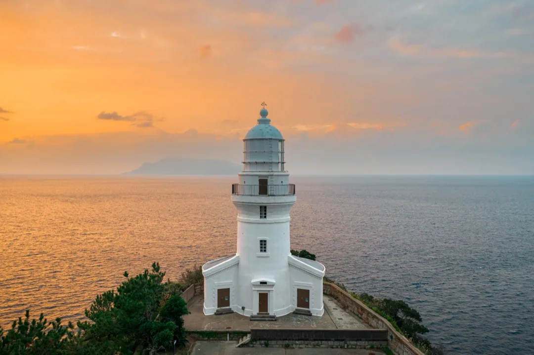 Lighthouse at sunset, Pacific horizon