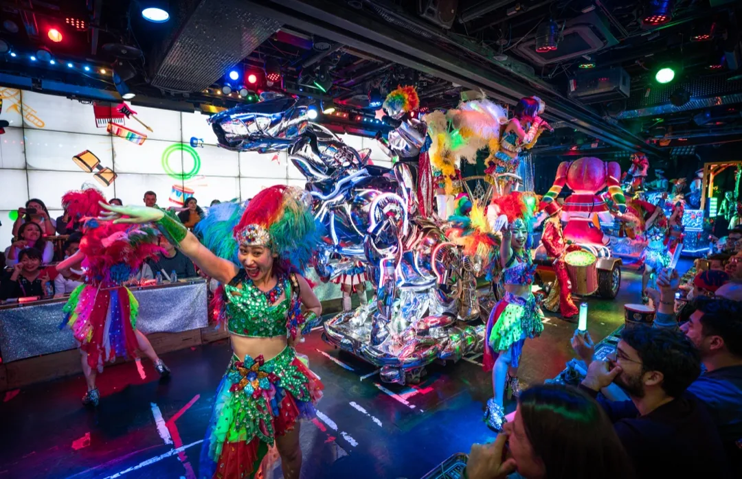 Robot Show, stage with performers